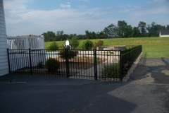 Fencing-Around-Yard-and-Pool